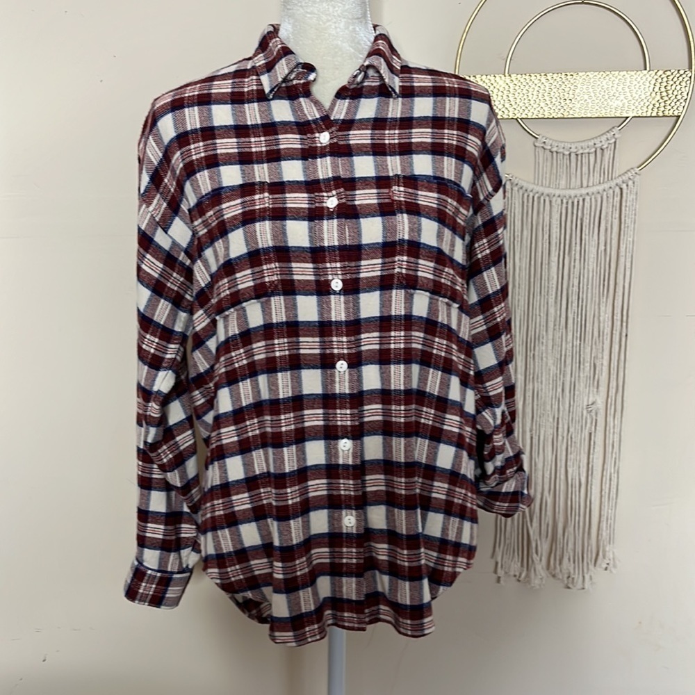 levis • plaid embroidered flannel button down shirt